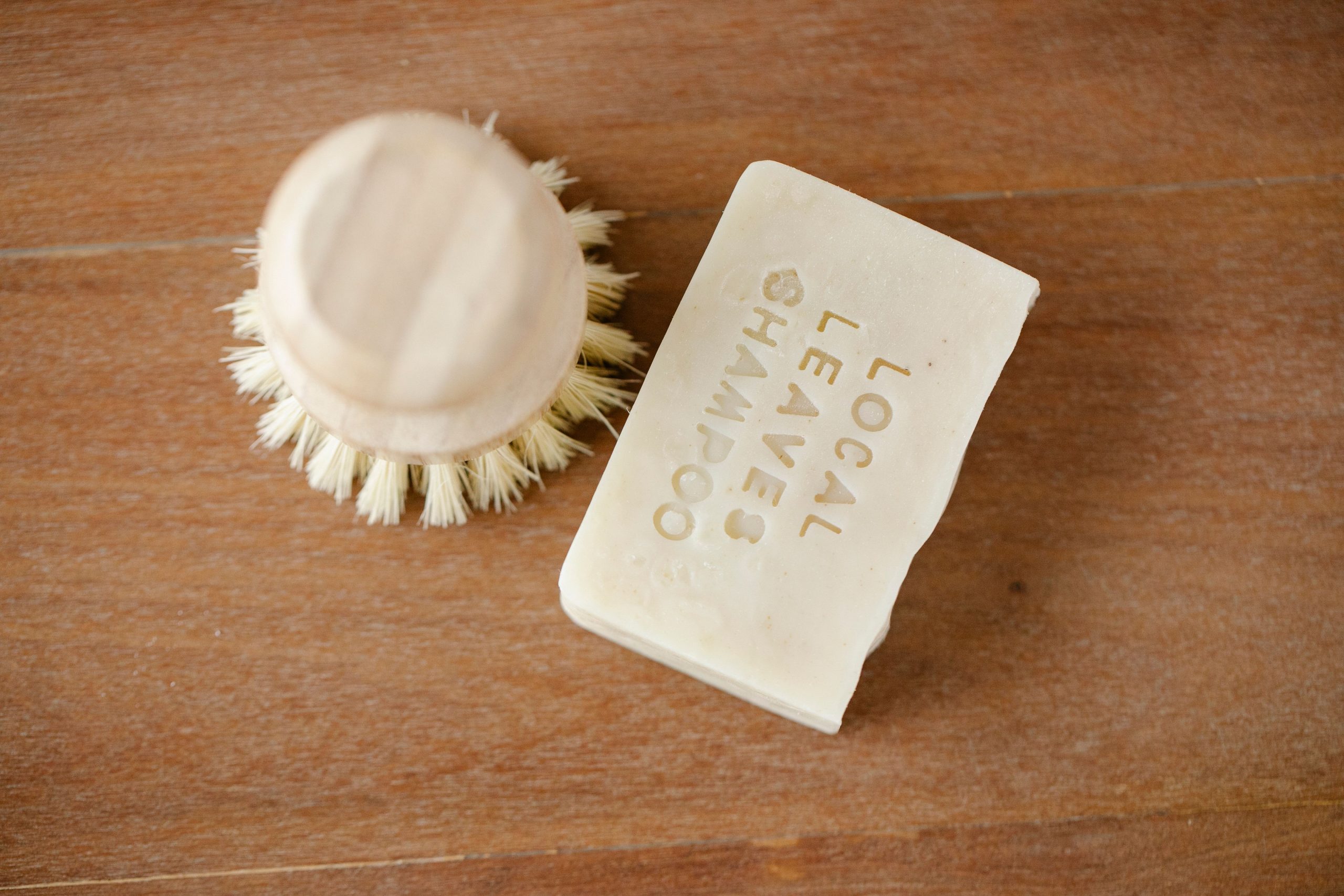 Brosse zero dechet et shampoing solide vue dessus