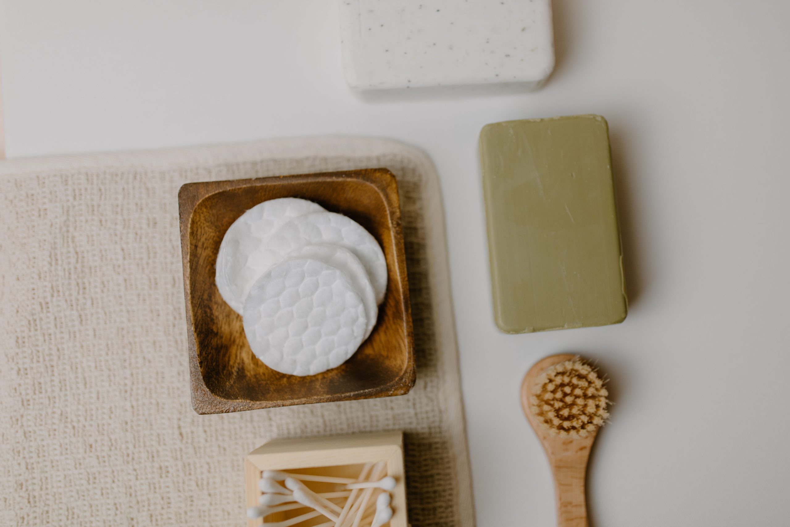 Produits hygiène naturels disques coton savon brosse