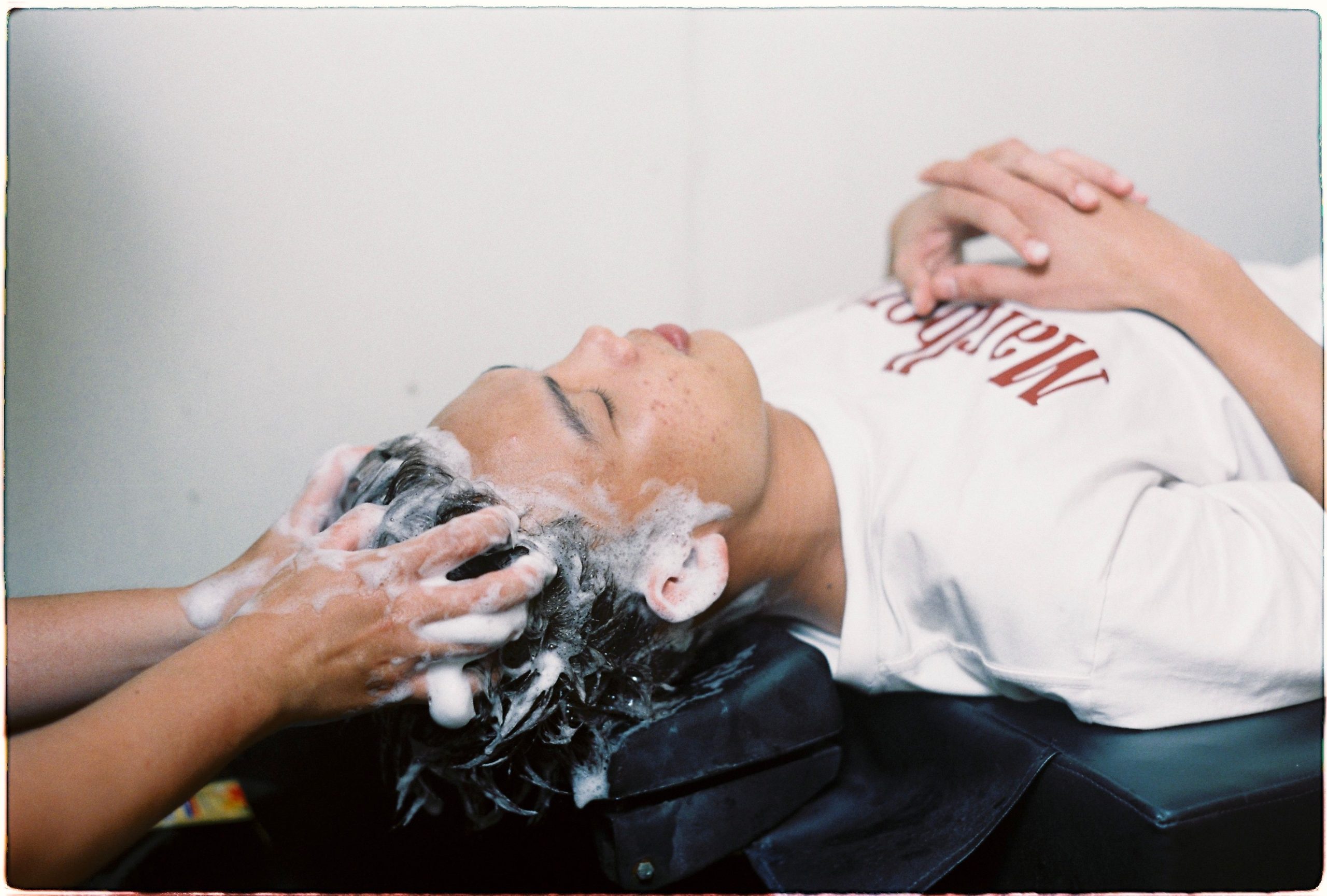 Lavage de cheveux apaisant en institut